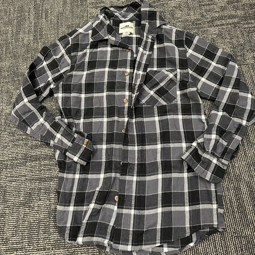 Men’s Northeast Outfitters Black/Gray Flannel Long Sleeve Button Down- Size S